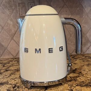SMEG Cream Electric Tea Kettle - Retro Stainless Trim